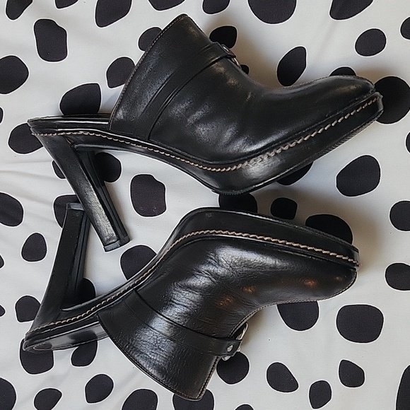 Beautiful COACH Mules with Horsebit Trim - Picture 4 of 7